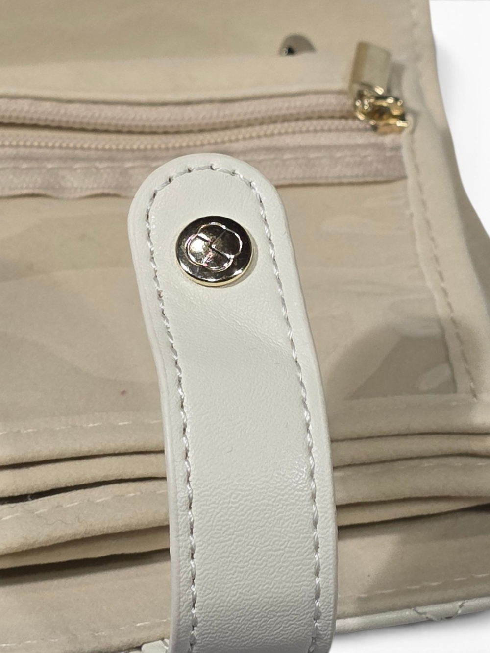 Vlando Travel Jewelry Organizer Case | Quilted Cream Faux Leather | Velvet Lined - Picture 11 of 11